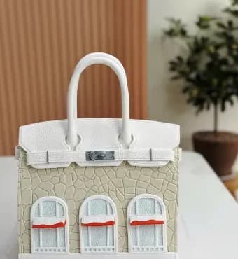 Bánh kem tạo hình túi hiệu màu be vân da cá sấu