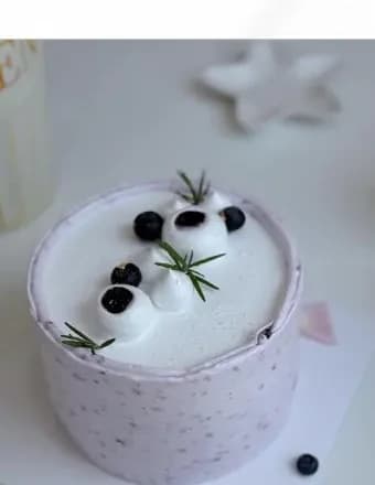 Bánh kem Top-Whip mặt bánh gấu trúc việt quất