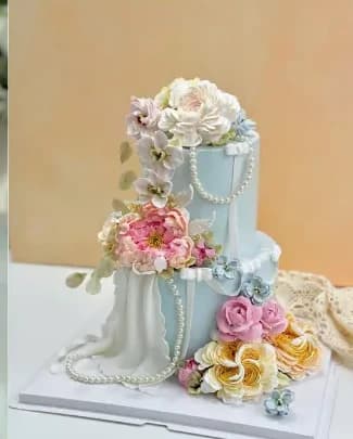 Bánh kem 2 tầng bắt hoa và chuỗi ngọc
